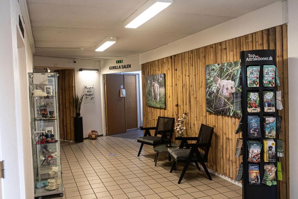 Givskud Zoo Hostel Exteriör bild